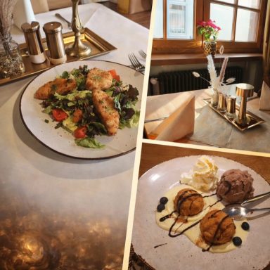 Salat mit Hähnchenstreifen und Dessert mit Eis und Früchten auf einem Tisch.